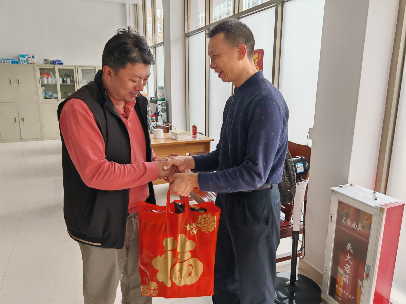 萬江分公司分會慰問一線職工.jpg 萬江分公司分會慰問一線職工.jpg