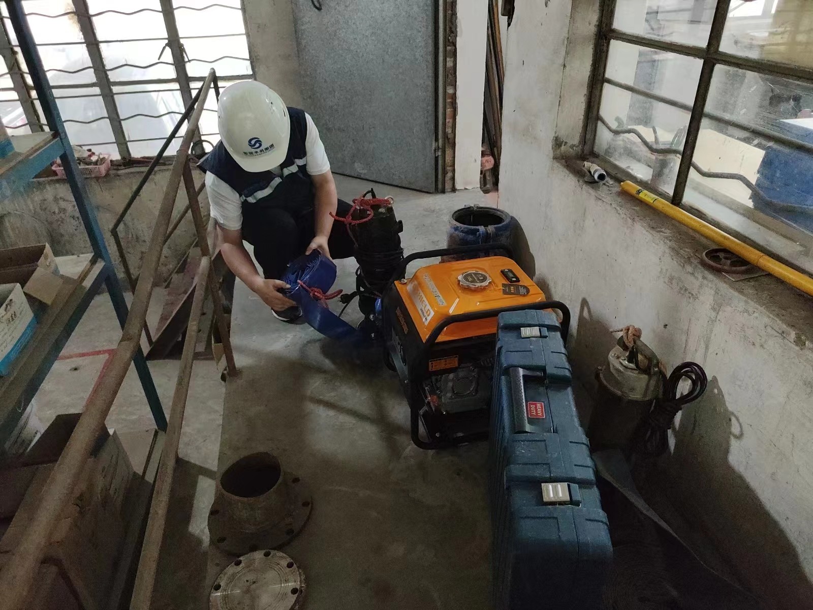 各級單位開展防汛及安全生產(chǎn)風(fēng)險隱患排查隱患排查 (3).jpg