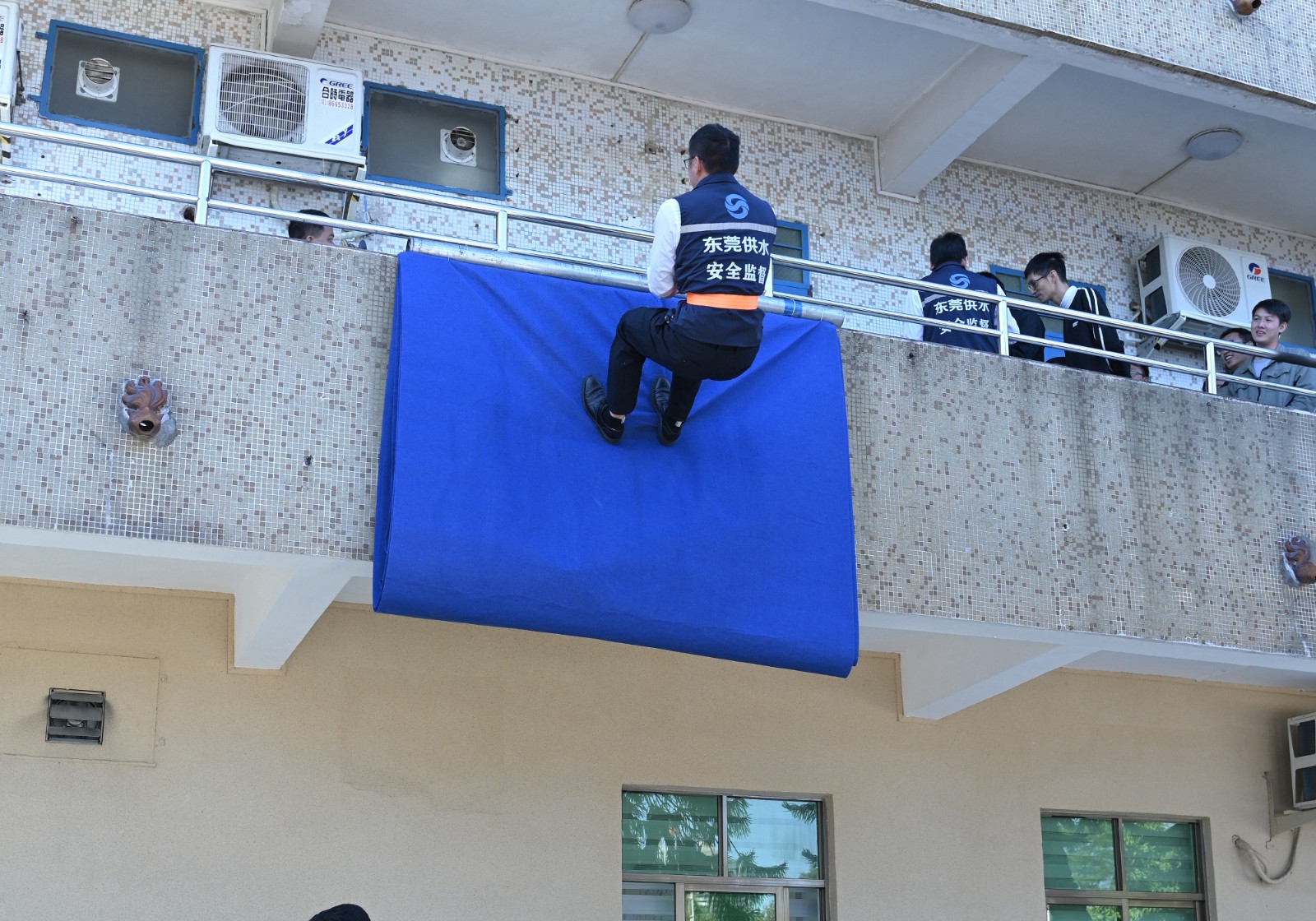 開展消防月游園活動 (2).JPG